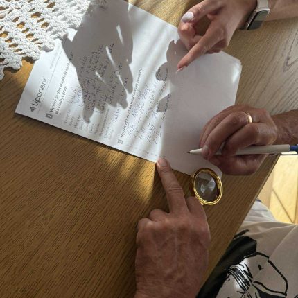 Trening pamięci i precyzji dłoni w rehabilitacji osób z chorobą Parkinsona